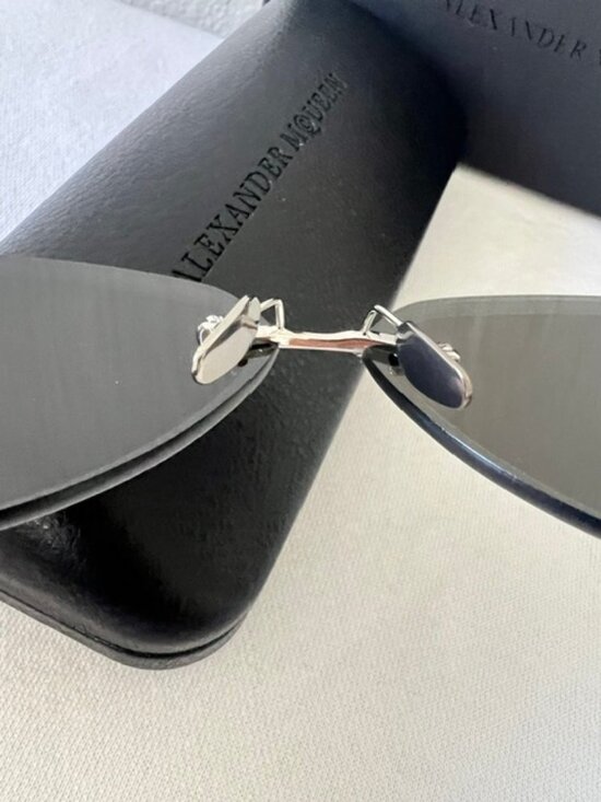 Alexander McQueen AM0120SA 002 Womens Sumglasses Gary Black And Silver main image 10